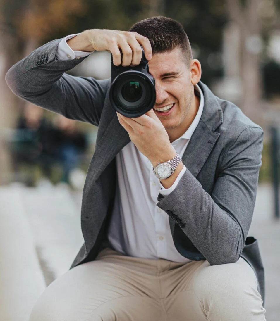 Elias Kaltenberger – Hotelfotograf mit Kamera